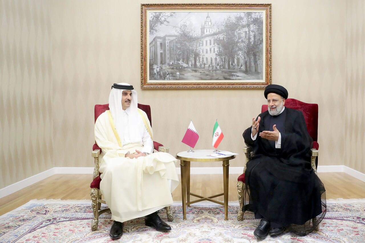 رئیس جمهور ایران و امیر قطر با یکدیگر دیدار کردند
