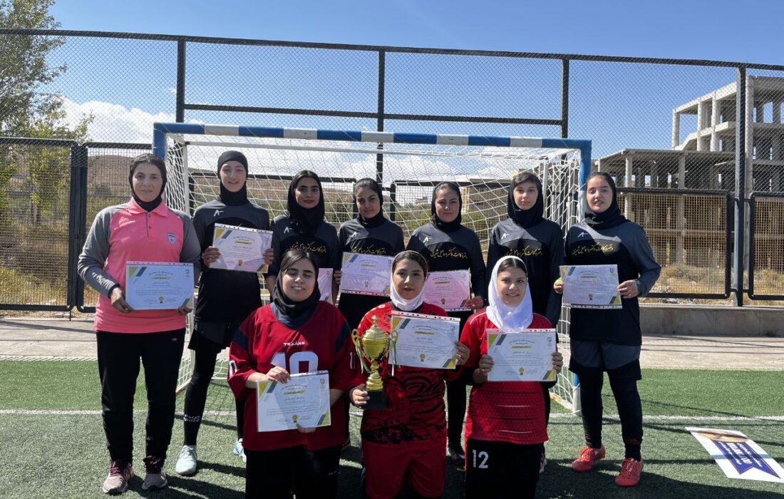 تیم منتخب مینی فوتبال دختران مراغه مقام سوم استان را کسب کرد